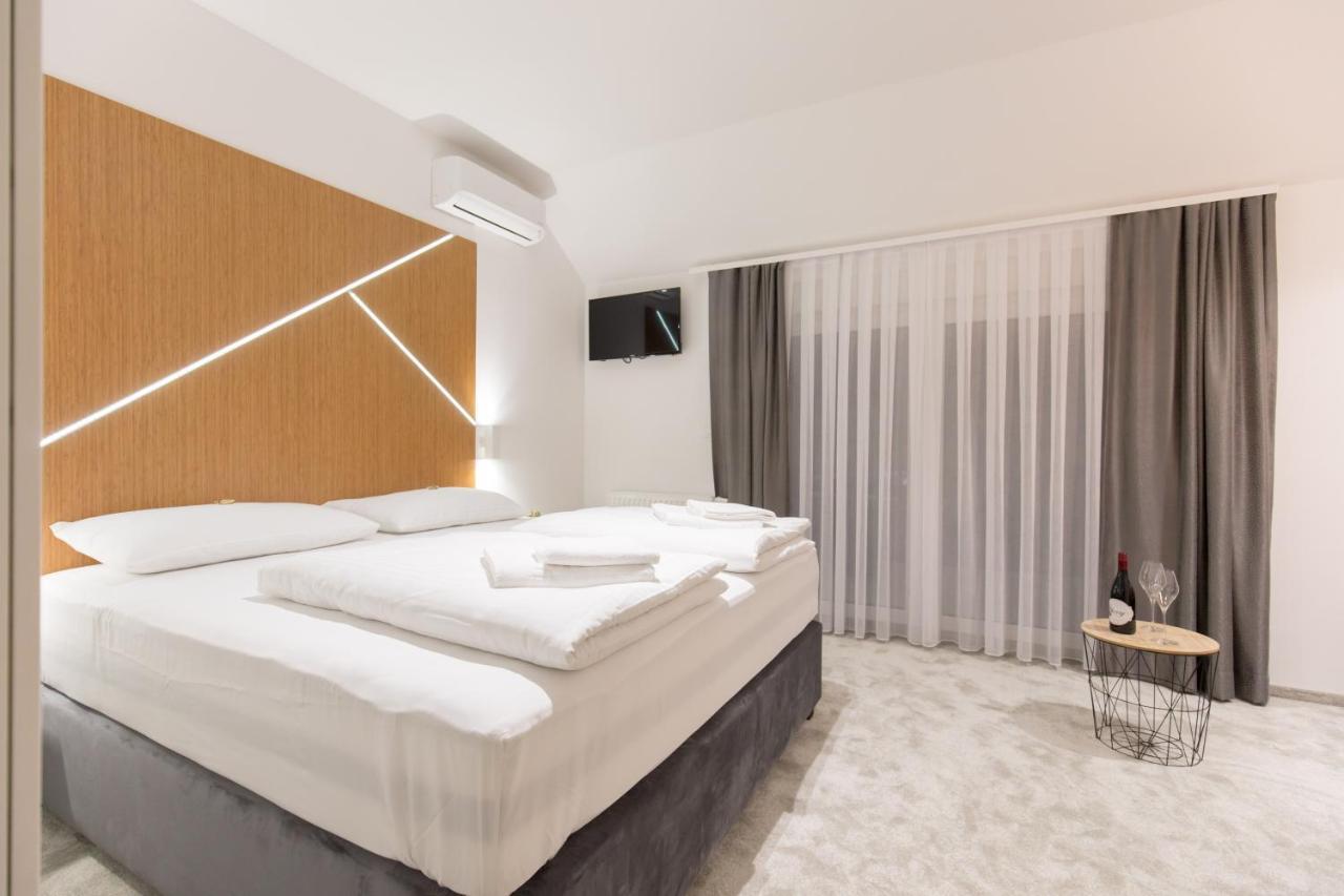 Apartmani I Sobe Pejacevic Osijek Exteriör bild