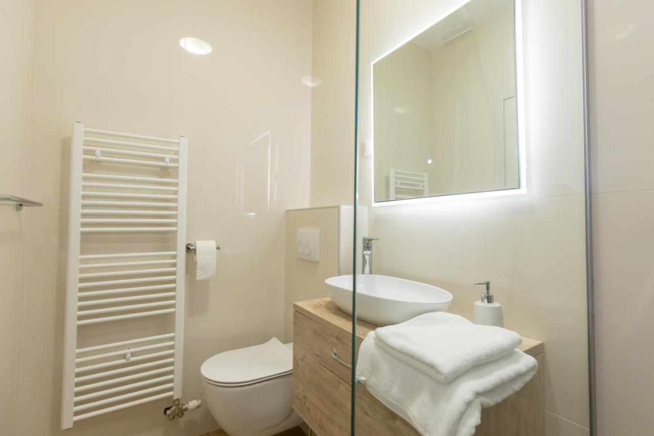 Apartmani I Sobe Pejacevic Osijek Exteriör bild